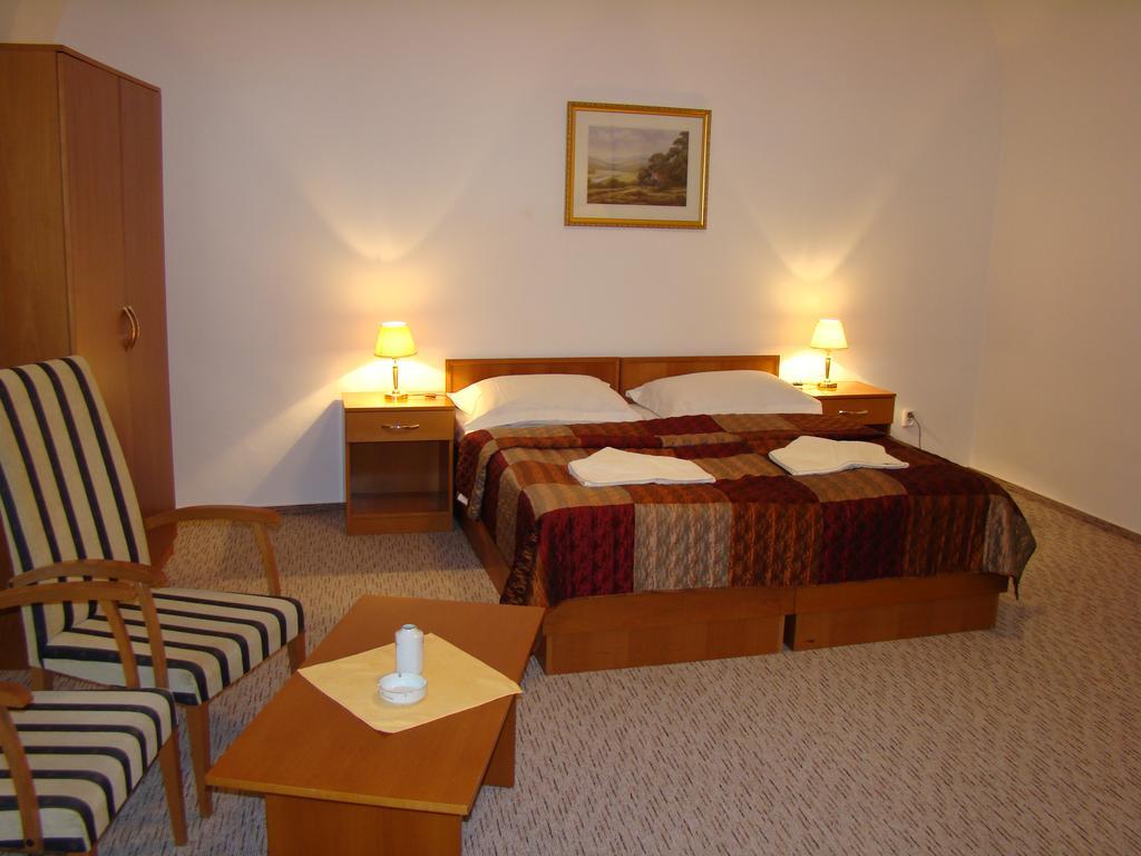 Hotel Saint Petersburg Karlovy Vary Luaran gambar