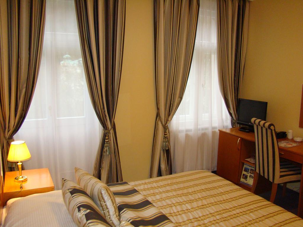 Hotel Saint Petersburg Karlovy Vary Bilik gambar